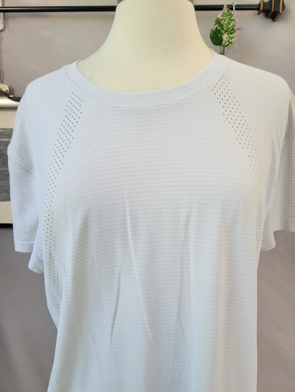 Lululemon Side Perforated Mesh Short Sleeve Crew Neck Tee Gray 12